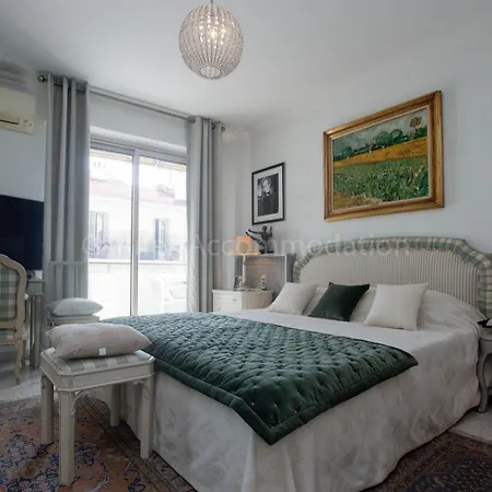 Isadora Apartment *